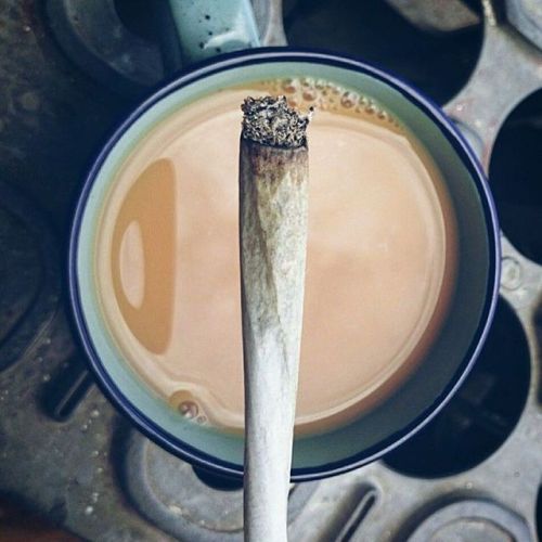 The true definition of wake and bake 📸 via @pinterestofficiall ☕️
.
.
.
#cannabiscommunity #bossbabe #marijuana #culture #coffeeporn #startup